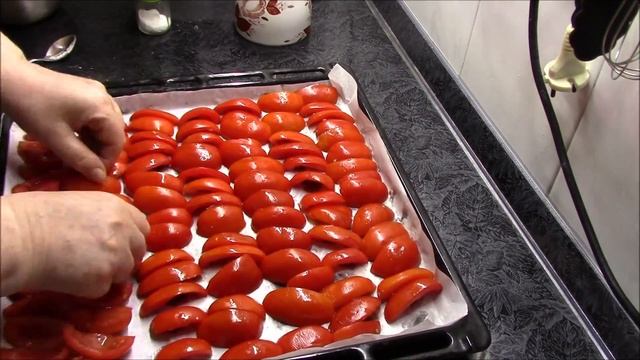 Как приготовить сушеные помидоры в духовке - ароматные, аппетитные, сладкие и очень вкусные! смотреть онлайн