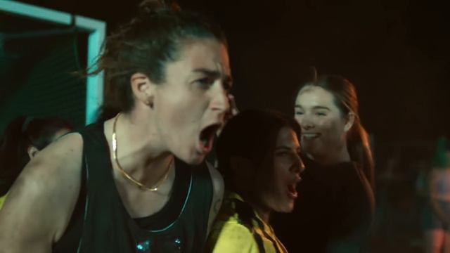 TONES AND I - THE GREATEST (OFFICIAL VIDEO) смотреть онлайн