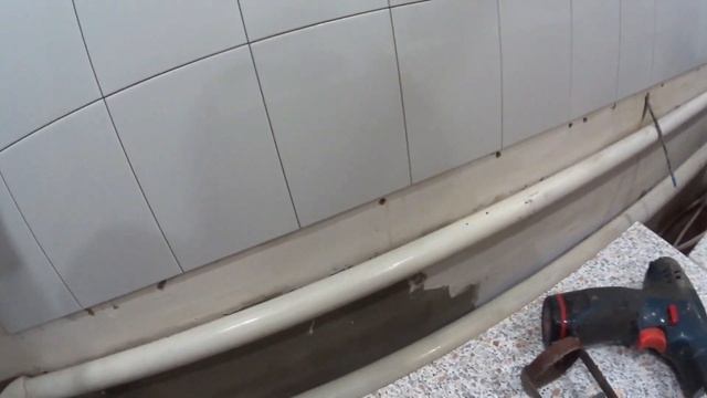 Укладка фартука (экрана) на жидкие гвозди , в кухне за 11 мин!!! Из бюджетной плитки! смотреть онлайн