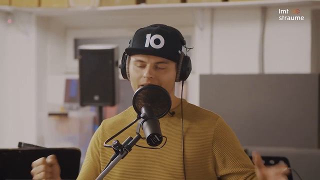 MUSIQQ - Mirdzot šķēpiem zeltsaules staros смотреть онлайн