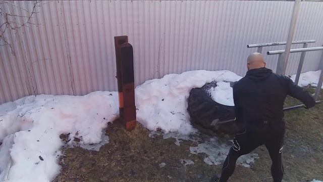 Весна. Сходит снег. Тренировка с молотом. смотреть онлайн