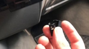 Замена лампочки в прикуривателе Volkswagen T 5