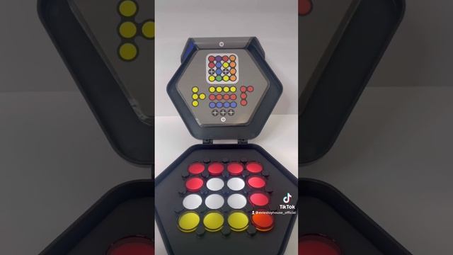 Playing a Light Up Kanoodle Fusion Game смотреть онлайн