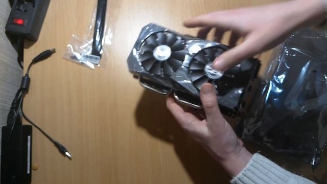 Видеокарта ASUS ROG Strix Radeon RX 560 4GB. Анбоксинг. смотреть онлайн