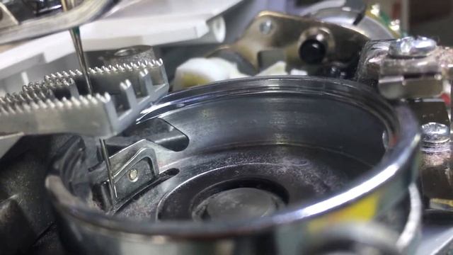 Brother CS10 Hook hits the needle смотреть онлайн