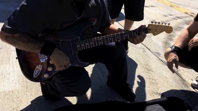 Rockready Guitar Gig Bag Falls Off Tour Bus of The Chimpz - See what happens to Fender Stratocaster смотреть онлайн