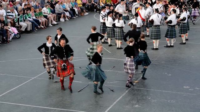 How to Scottish Dance - "Broadswords" Dance смотреть онлайн