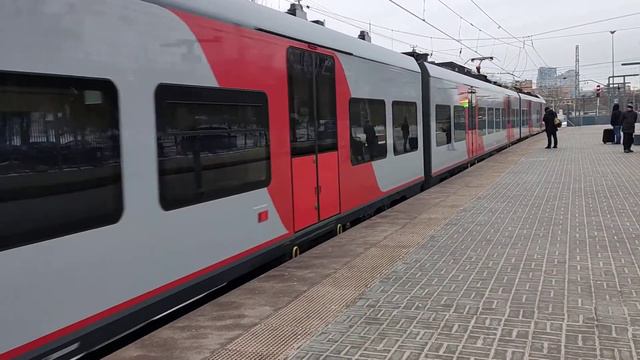 Электропоез ЭС1П-009 "Ласточка" на станции Тушинская. смотреть онлайн