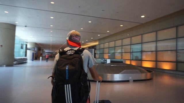 CHARLOTTE TO ROME, ITALY! | TRAVEL DAY VLOG (priority pass explained in an airport terminal) смотреть онлайн