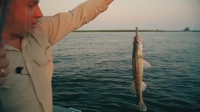 Рыбалка на Каме 2023. Спиннинг с лодки в жару. Кто кого обловит ? смотреть онлайн