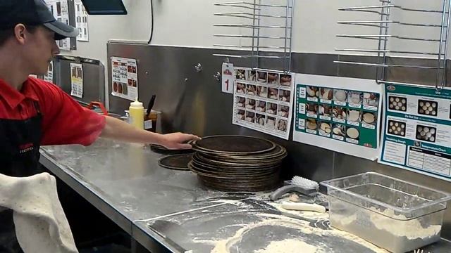 Papa John's Dough Making Process смотреть онлайн