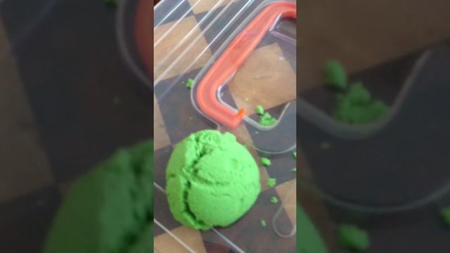 Цветной кинетический песок KINETIC SAND смотреть онлайн