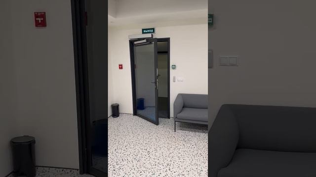 Работа электропривода DSW 200 для распашных дверей AD Swing