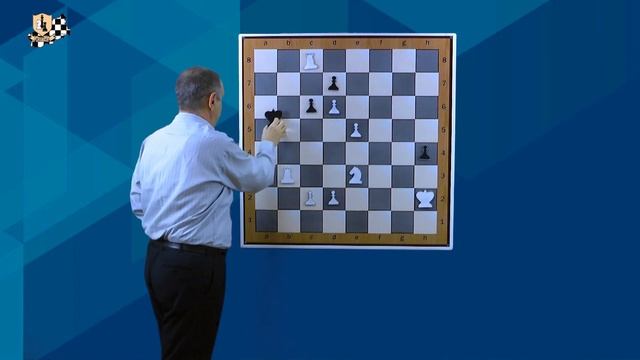 Изящная задача популярного стиля - король черных в центре и роль белых пешек (урок 21) смотреть онлайн