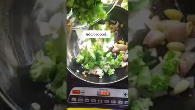 Broccoli and almond creamy soup #youtubeshort