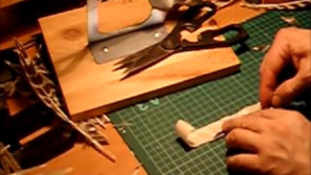 Делаем перья для стрел из целого натурального пера. смотреть онлайн