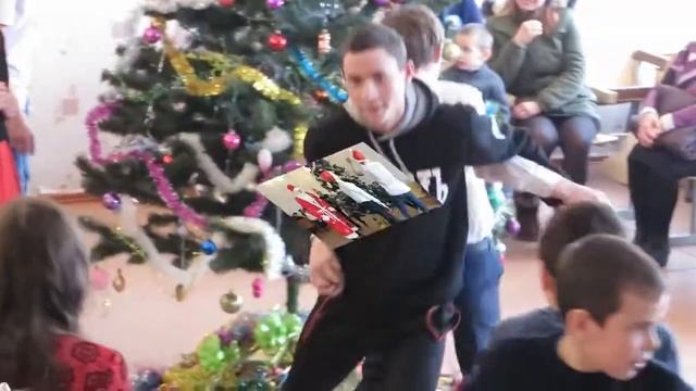 Танцы под елочкой)) смотреть онлайн