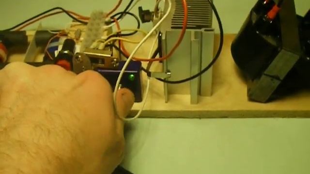 Вращение разряда в магнитном поле смотреть онлайн