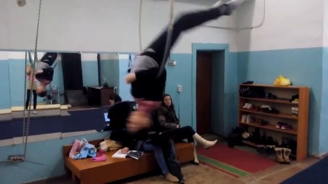 Наибольшее количество вращений на спине на воздушном кольце (16 лет). Рекорд России смотреть онлайн
