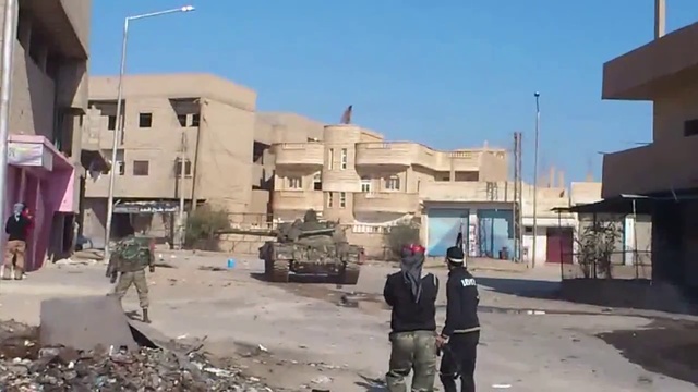 Война в Сирии, 2013 г. Попадание в ССАшный танк Т-55АМВ смотреть онлайн