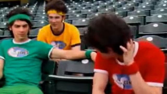 the jonas brothers at the DC games : Sibling rivality смотреть онлайн