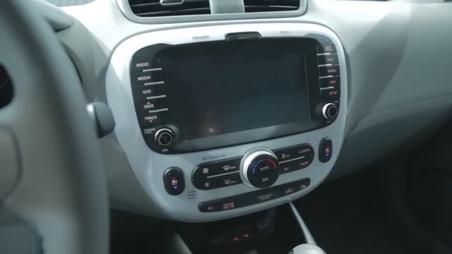 2015 Kia Soul EV at the 2014 Chicago Auto Show | Autoblog смотреть онлайн