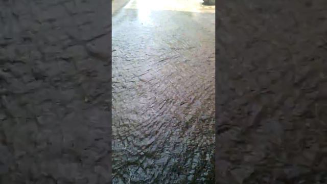 Вода заполняет подвалы дома в Саранске. смотреть онлайн