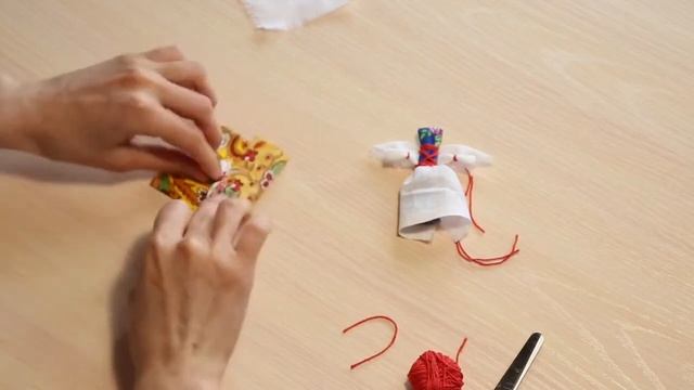 Мастер-класс по народной кукле-скрутке "Ангел на основе кувадки". смотреть онлайн