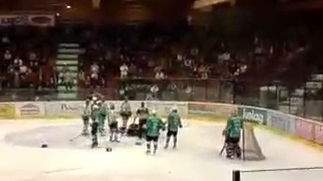 Nicolas Petrik VS Greg Kuznik - EC VSV Adler смотреть онлайн