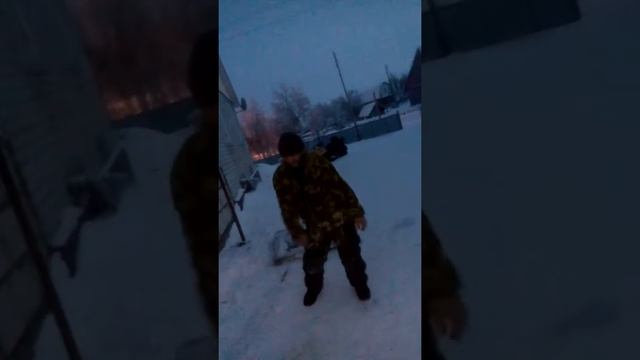 мужик танцует супер танец смотреть онлайн