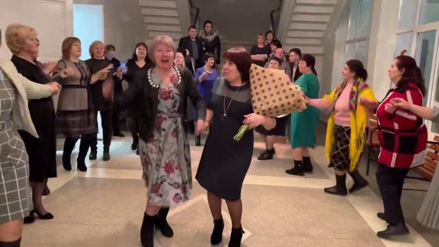 Неожиданный сюрприз для директора школы Нины Степановны от коллектива (с. Подойма 13.01.21) смотреть онлайн