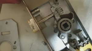 Ремонт дверного замка ,сломан механизм