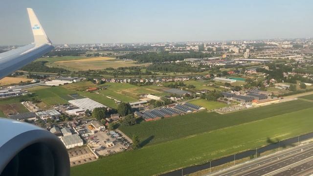 Landing at Schiphol Amsterdam Airport on KLM B737-800 смотреть онлайн