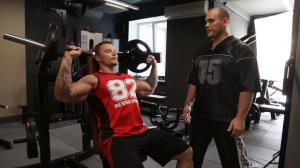 Жим в Хаммере плечи