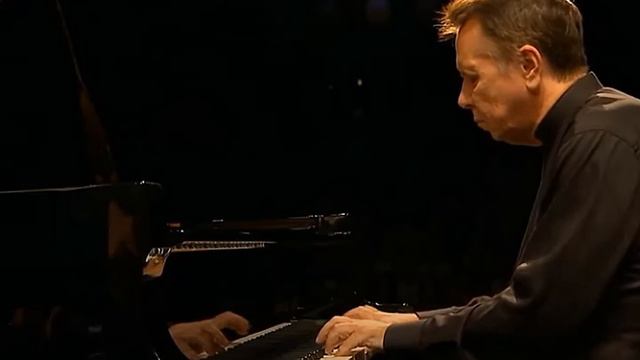 Edvard Grieg - Schmetterling (Butterfly) - Lyric piece for piano, Op. 43;1 - Mikhail Pletnev смотреть онлайн