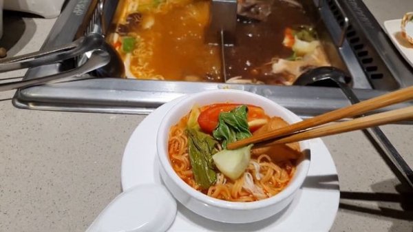 Waiter has to REFILL cup for FREE ? Eating a Korean MEGA SOUP ?