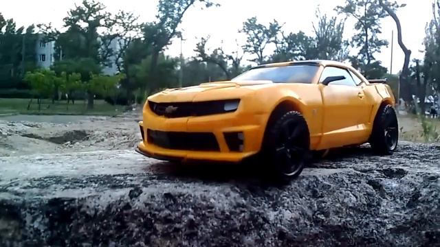 Transformers Bumblebee Leader Class Hasbro Toy смотреть онлайн