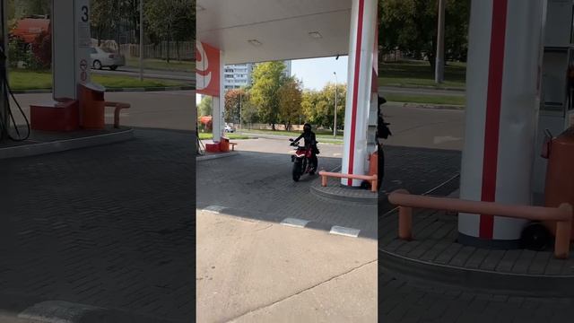 идеальный мотоцикл для города. какой? как считаете?? #мотоТаня #motoTanya ducati moto bike girl смотреть онлайн