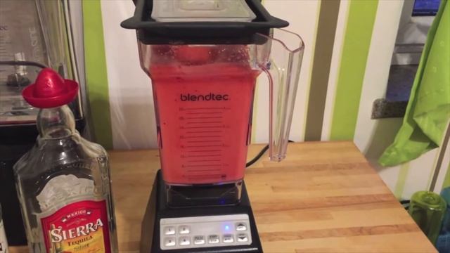 Frozen Margerita++ im Blendtec Designer & Home Blender смотреть онлайн