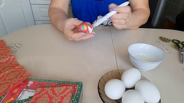 Украшаем пасхальные яйца,легко и без красителей. смотреть онлайн