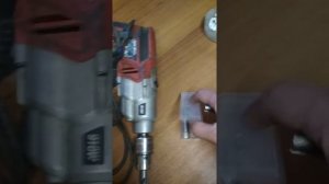 Renault Megane 2 ремонт сорванной резьбы колёсного болта ступицы.