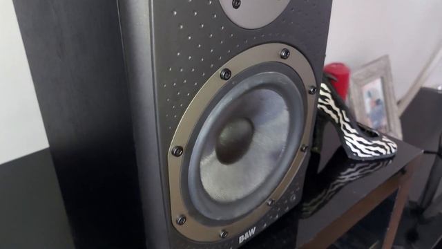 B&W DM 303 bass test смотреть онлайн