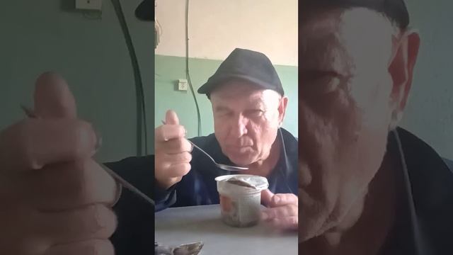 Гречневая каша с грибным соусом из посылки, ем на работе. смотреть онлайн