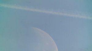 Пролет самолета над луной