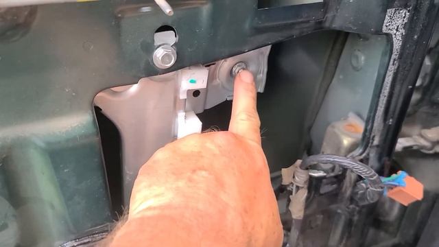 Replacement of a window regulator 2002 Chevy suburban смотреть онлайн