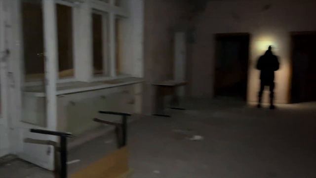 ПРОБРАЛИСЬ В ЗАБРОШЕННЫЙ ДЕТСКИЙ ЛАГЕРЬ НОЧЬЮ | ЗАЛЕЗ В СВОЙ КОРПУС СПУСТЯ БОЛЕЕ 20 ЛЕТ смотреть онлайн