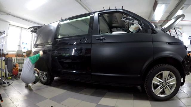 Volkswagen Multivan Black Satin смотреть онлайн