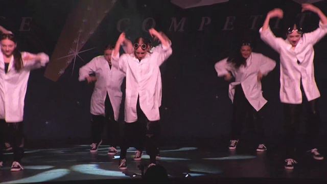 Mad Scientist - Hip Hop Alexa's Sophmore Year 2022 - 2023 смотреть онлайн