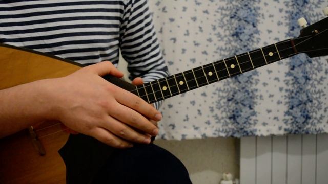 Частая ошибка у гитаристов с балалайкой. Игра правой рукой.