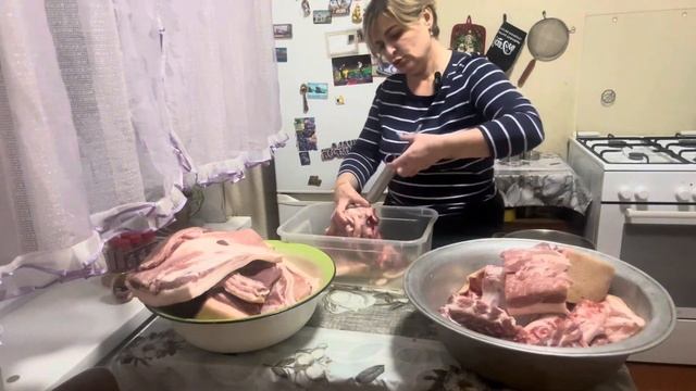 Свинину засолила,закоптила на раз два! #мясо #домашнеекопчение #коптильня #коптильня #еда смотреть онлайн
